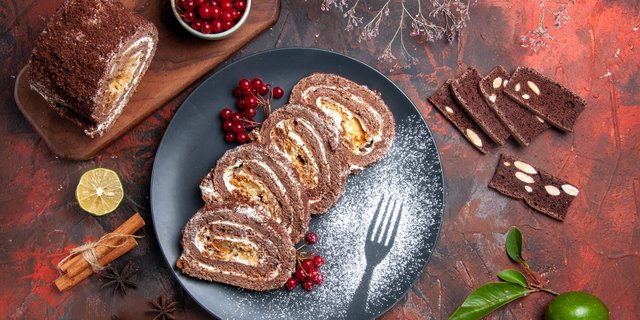 Swiss Roll: The Art of Being Nostalgic and Following the Trends