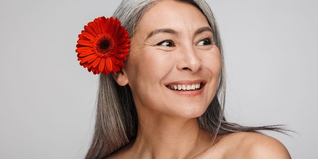 Timeless Skin: Exploring Probiotics and Prebiotics in Anti-Aging Formulas