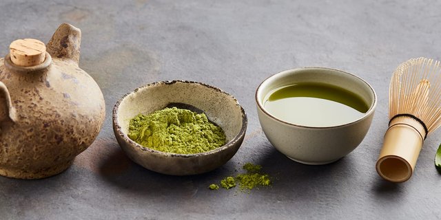 Caffeine in Matcha: Hidden Risks for Those with Acid Reflux