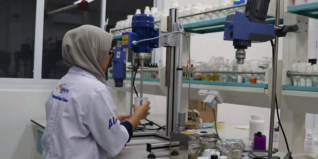 Panduan Memilih Supplier Bahan Kimia Industri untuk Menjaga Keberlanjutan Produksi
