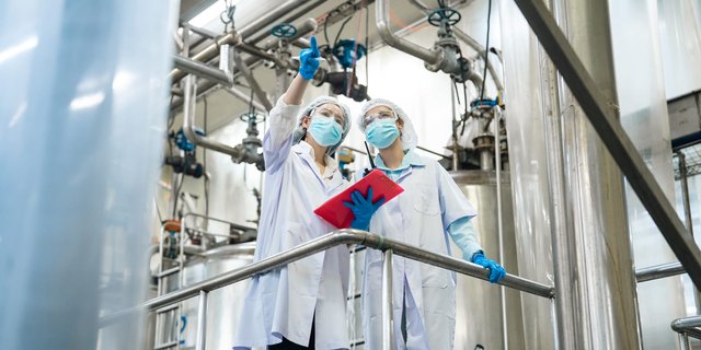 Apa itu Industri Kimia? Pengertian, Peran & Sektornya di Indonesia